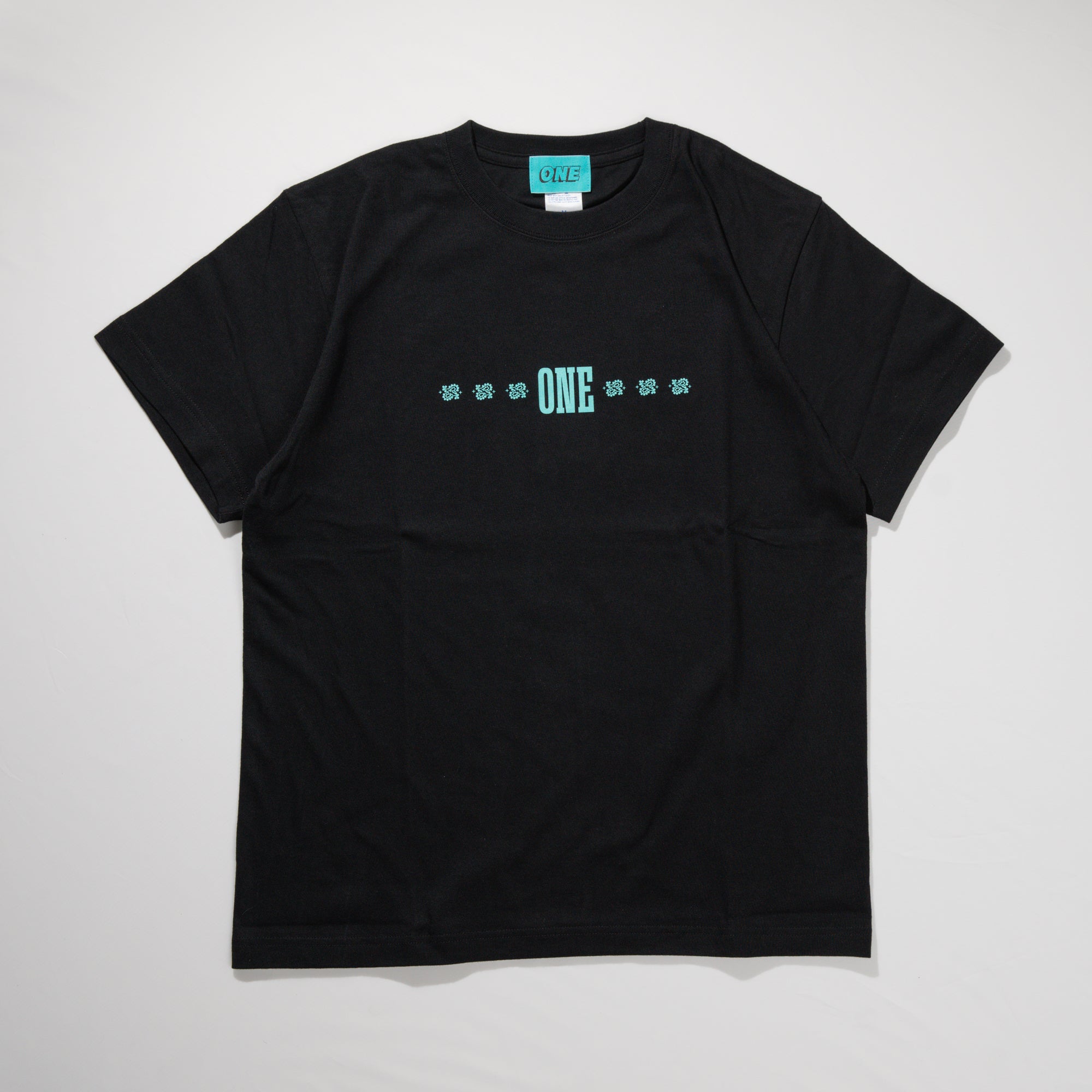 ONE ペイズリーTシャツ