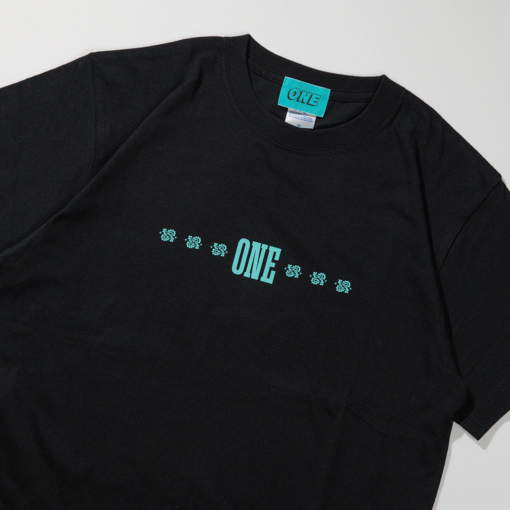 ONE ペイズリーTシャツ