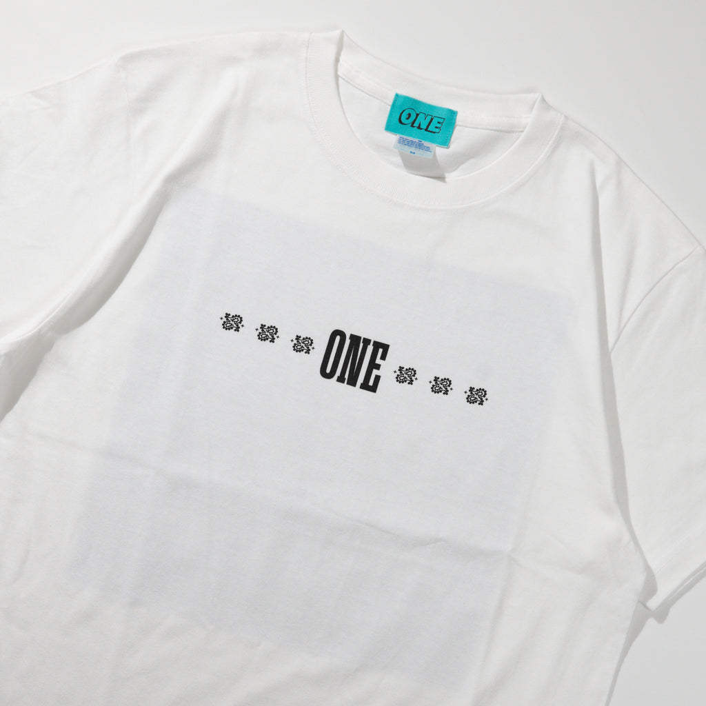 ONE ペイズリーTシャツ