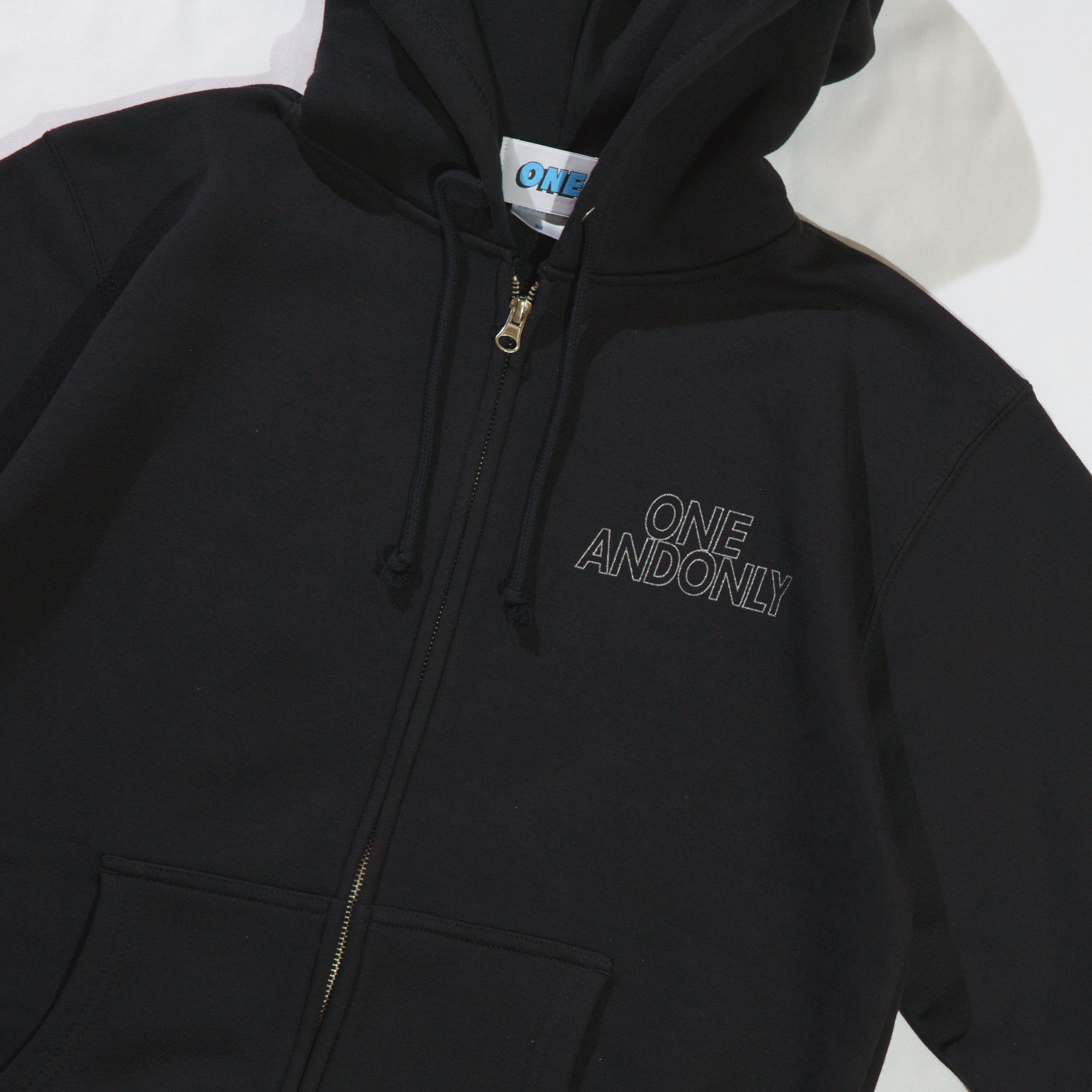 シルバーロゴZIPパーカー