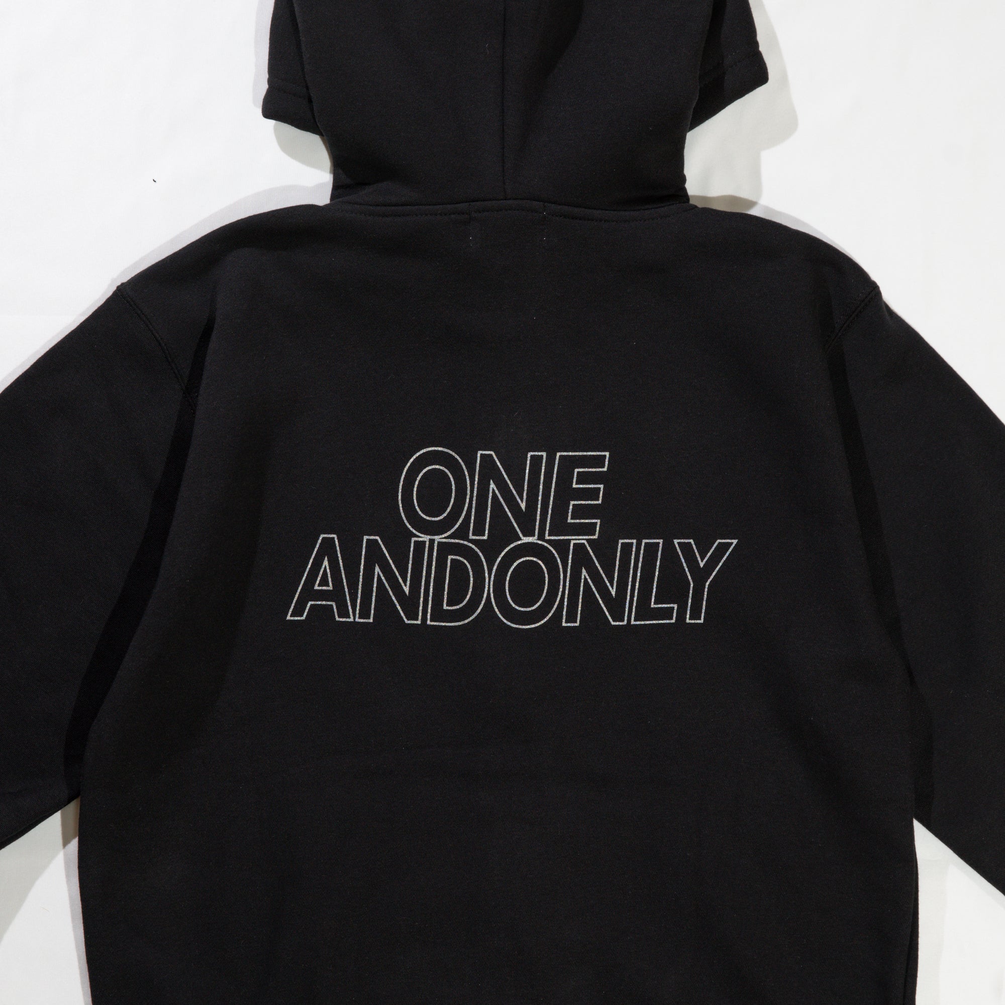 シルバーロゴZIPパーカー