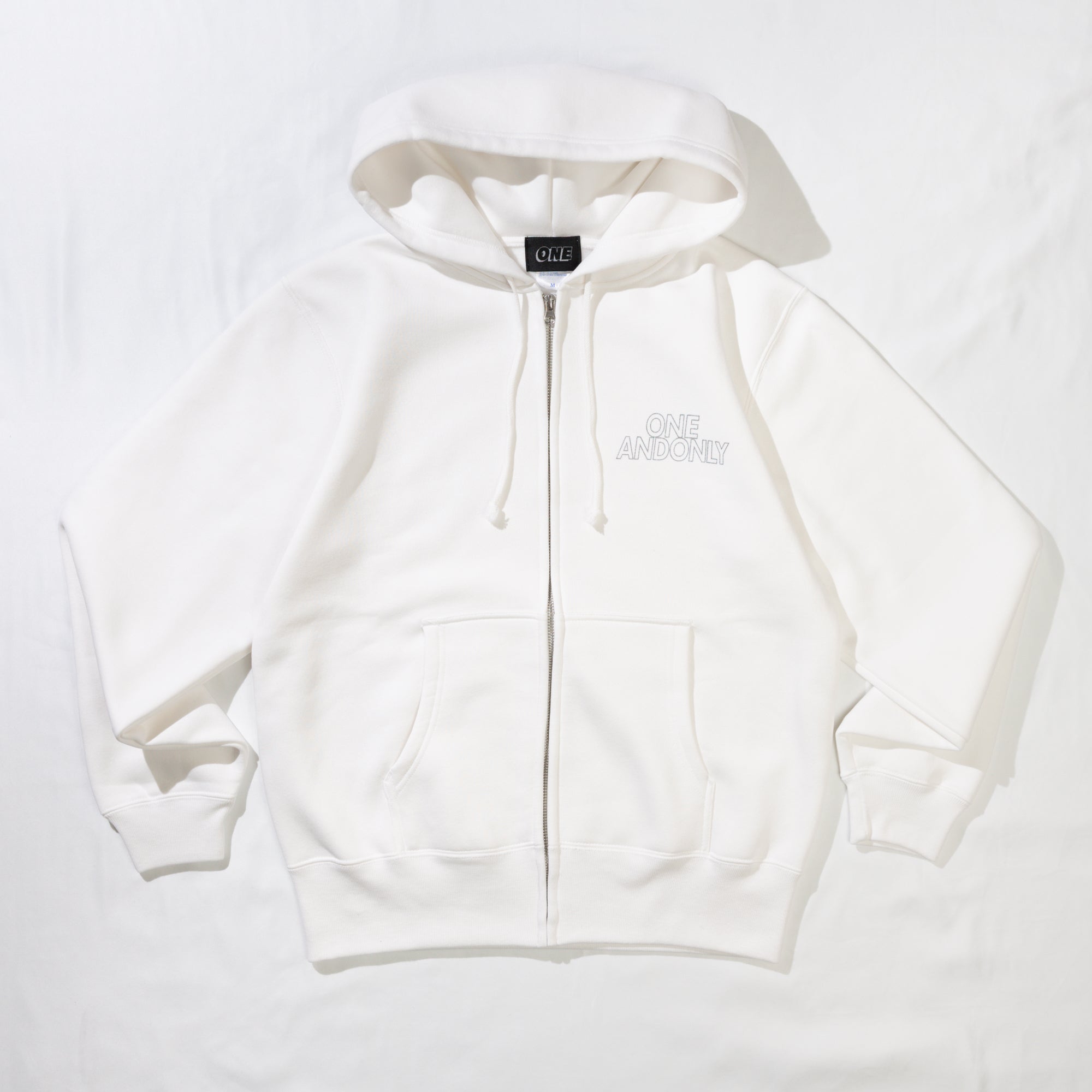 シルバーロゴZIPパーカー