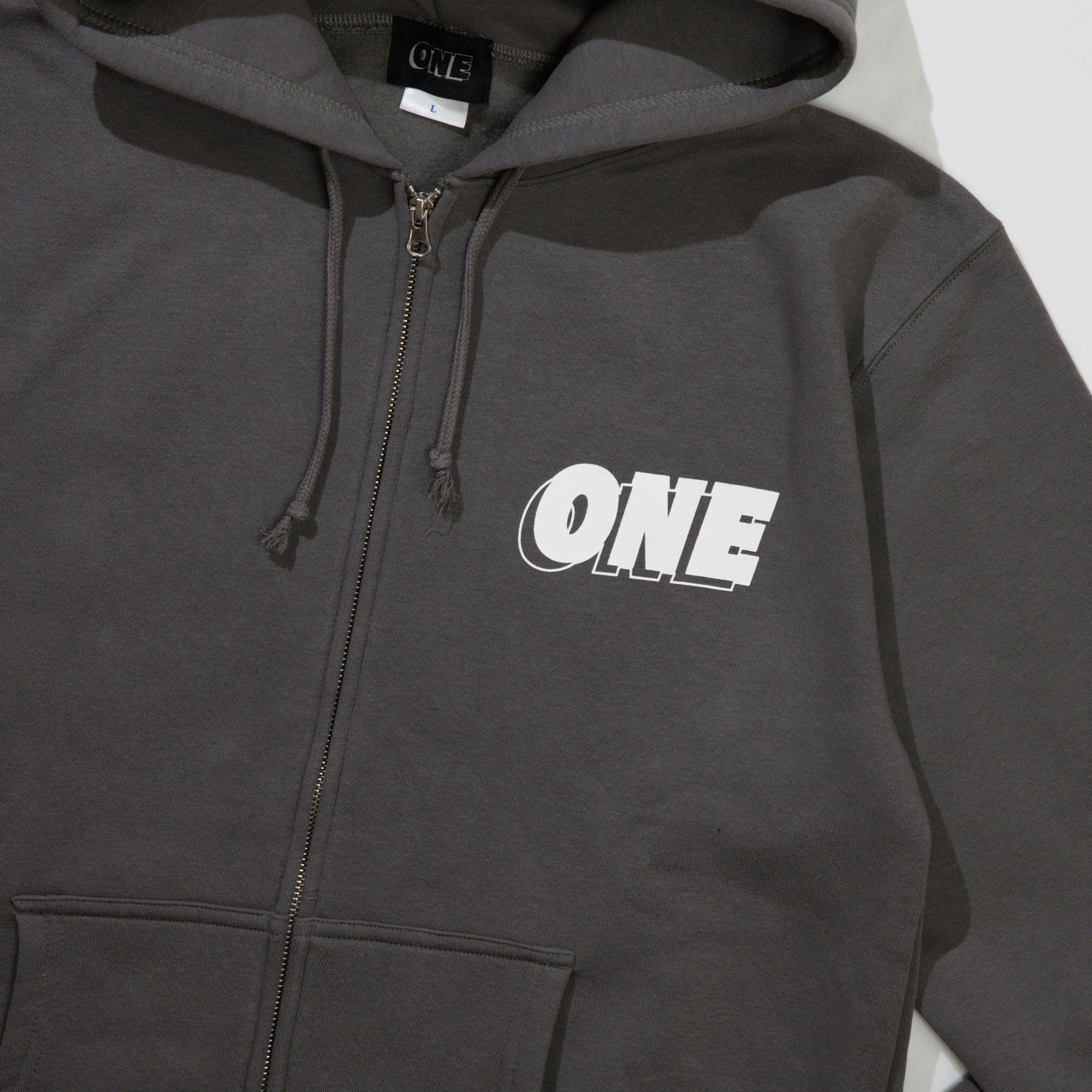 "ONE"AND ONLYジップパーカー