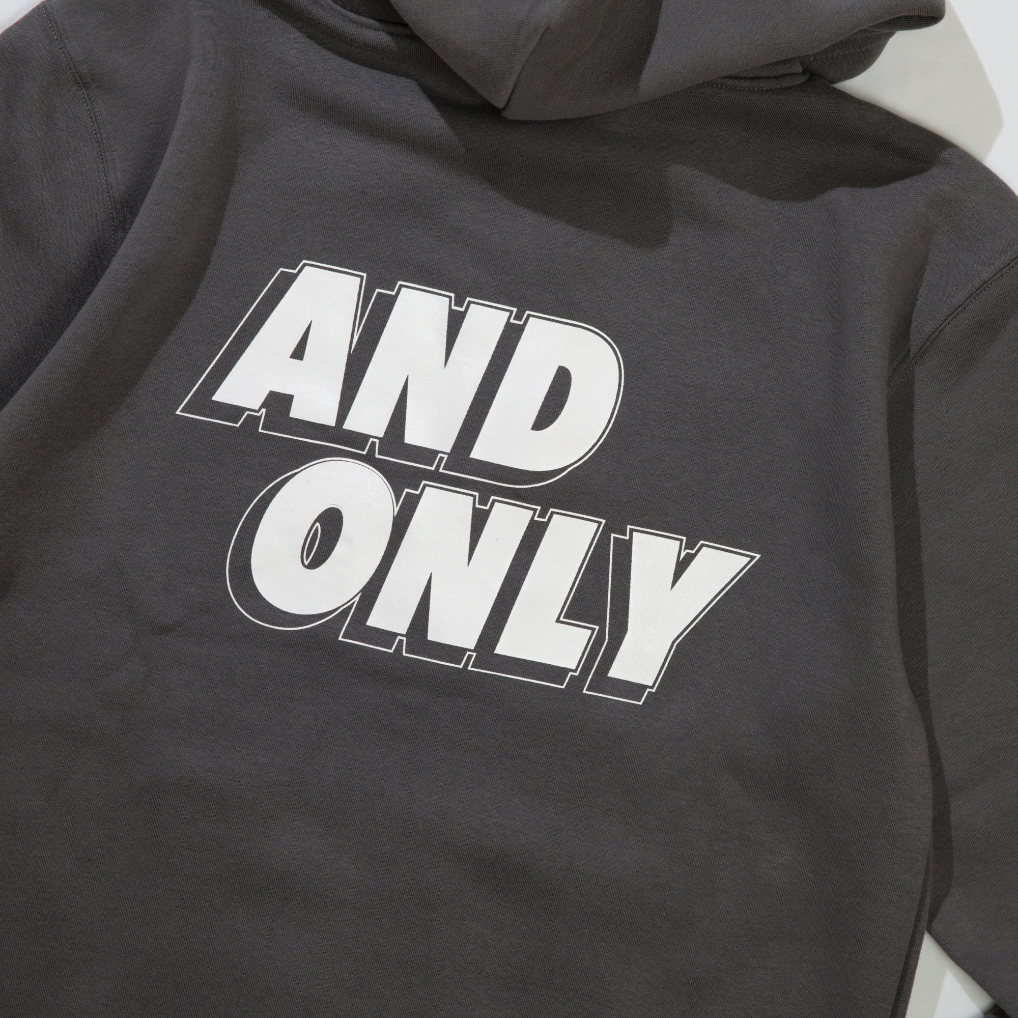 "ONE"AND ONLYジップパーカー